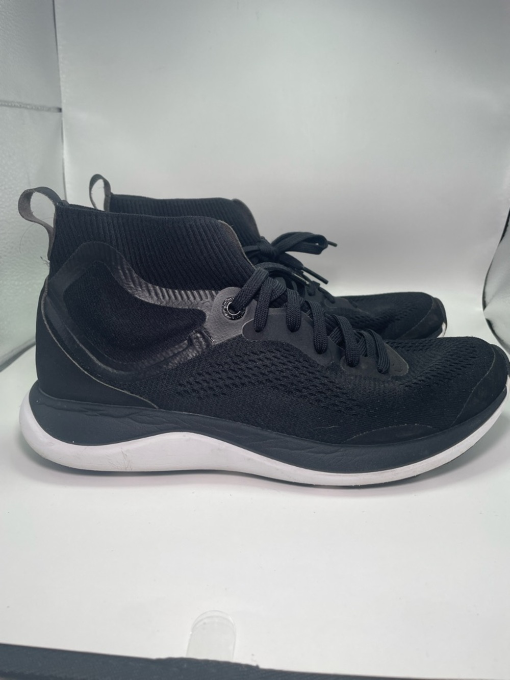 Lululemon - Chargefeel Mid Workout Shoes - Black / White - 8.5